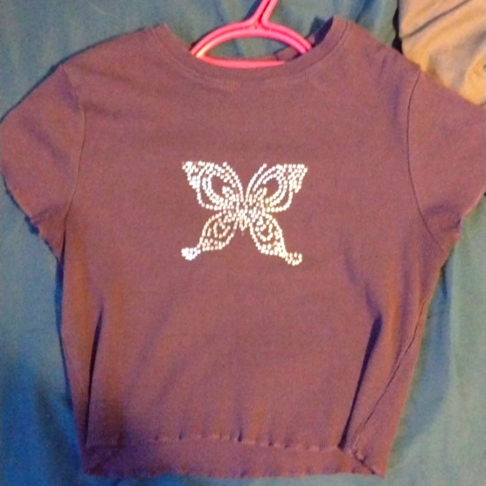 Crop purple t-shirt with rhinestone butterfly